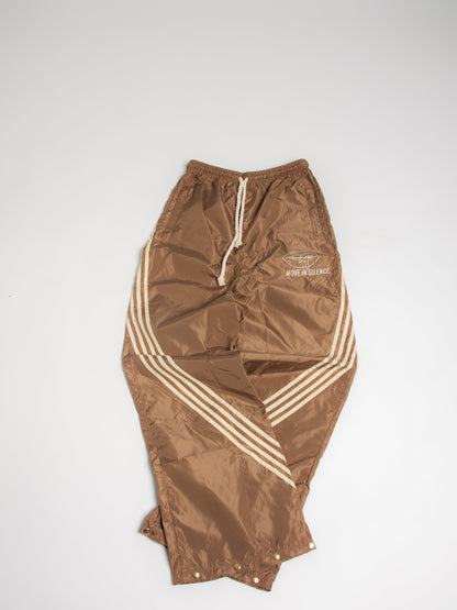 CremE on Brown Nylons