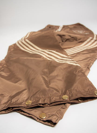 CremE on Brown Nylons